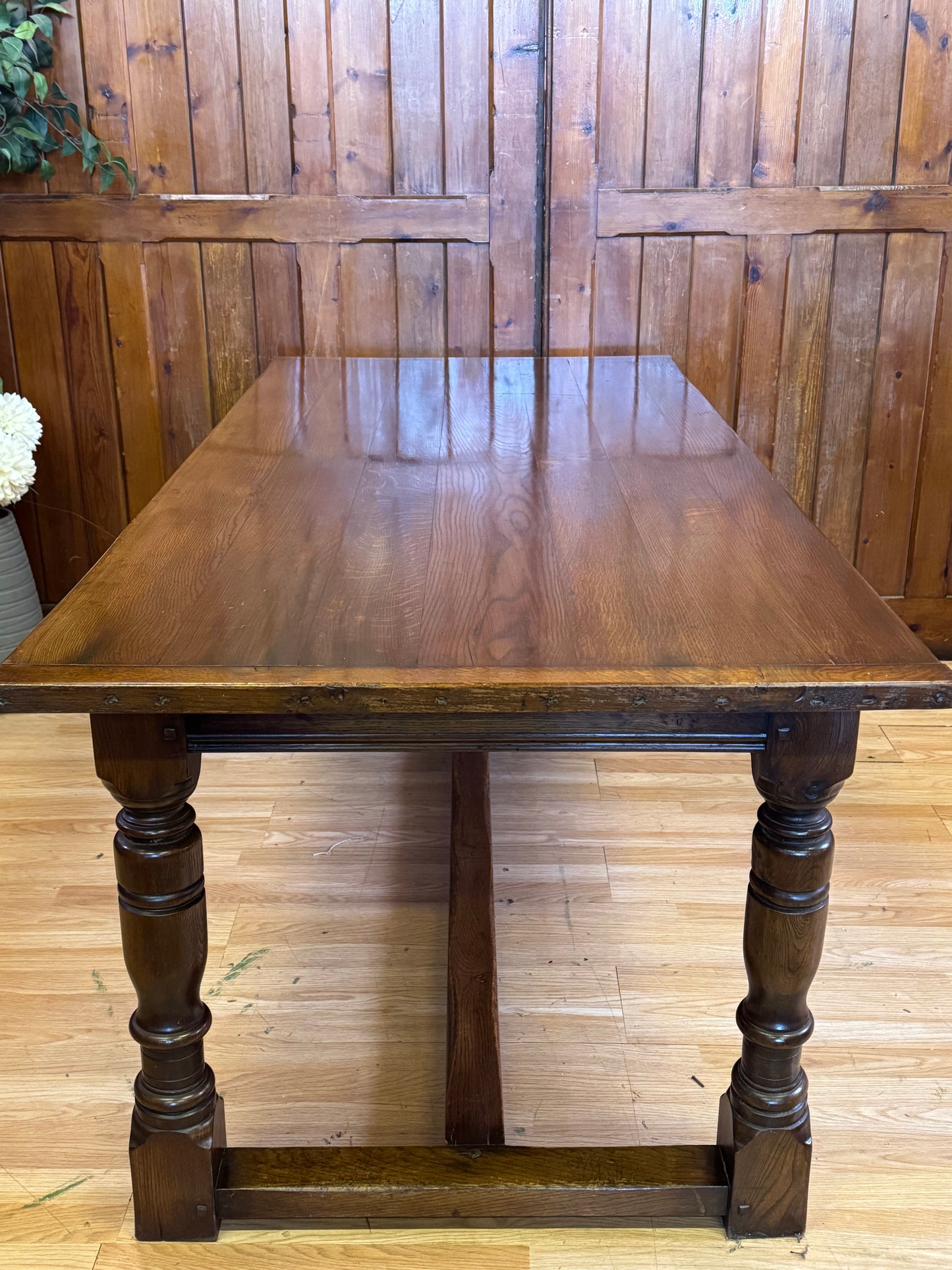 Quality Titchmarsh & Goodwin Solid Oak Refectory Table \ Farmhouse Kitchen Table