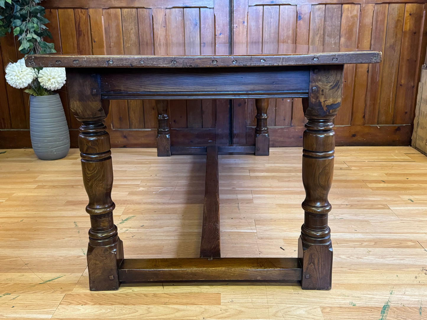 Quality Titchmarsh & Goodwin Solid Oak Refectory Table \ Farmhouse Kitchen Table