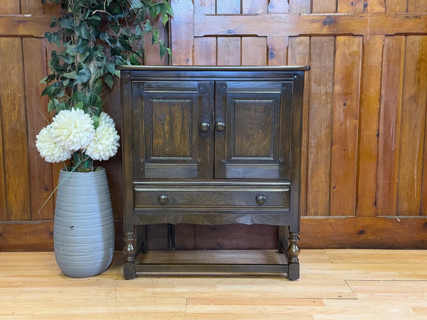 Vintage Ercol Gold Label Elm Credence Cupboard \ Small Sideboard Drinks Cabinet