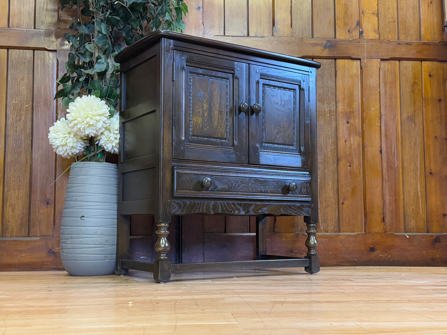 Vintage Ercol Gold Label Elm Credence Cupboard \ Small Sideboard Drinks Cabinet