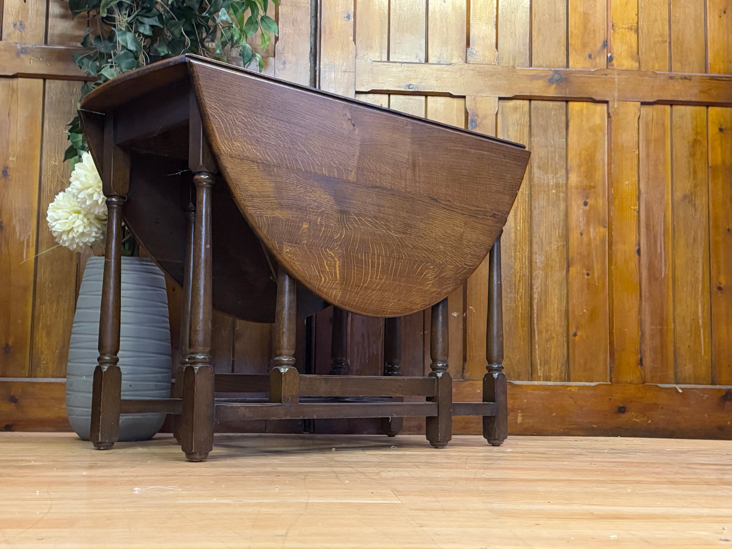 Vintage Solid Oak Drop Leaf Dining Table \ Extending Gate Leg Kitchen Table