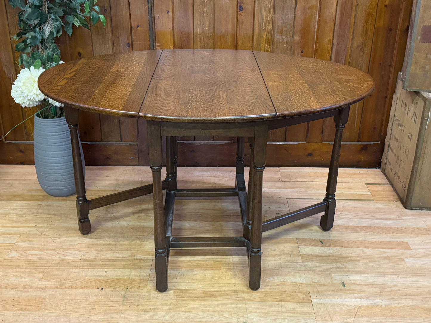 Vintage Solid Oak Drop Leaf Dining Table \ Extending Gate Leg Kitchen Table