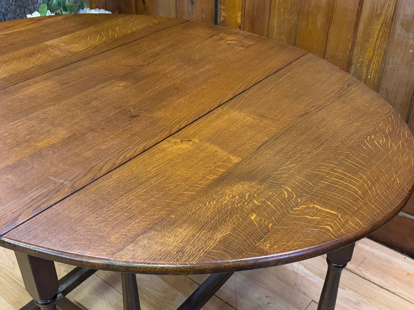 Vintage Solid Oak Drop Leaf Dining Table \ Extending Gate Leg Kitchen Table