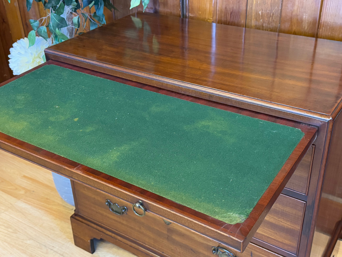 Small Georgian Mahogany Bachelors Drawers \Antique 18th Century Chest of Drawers