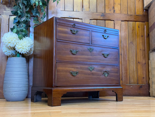 Small Georgian Mahogany Bachelors Drawers \Antique 18th Century Chest of Drawers