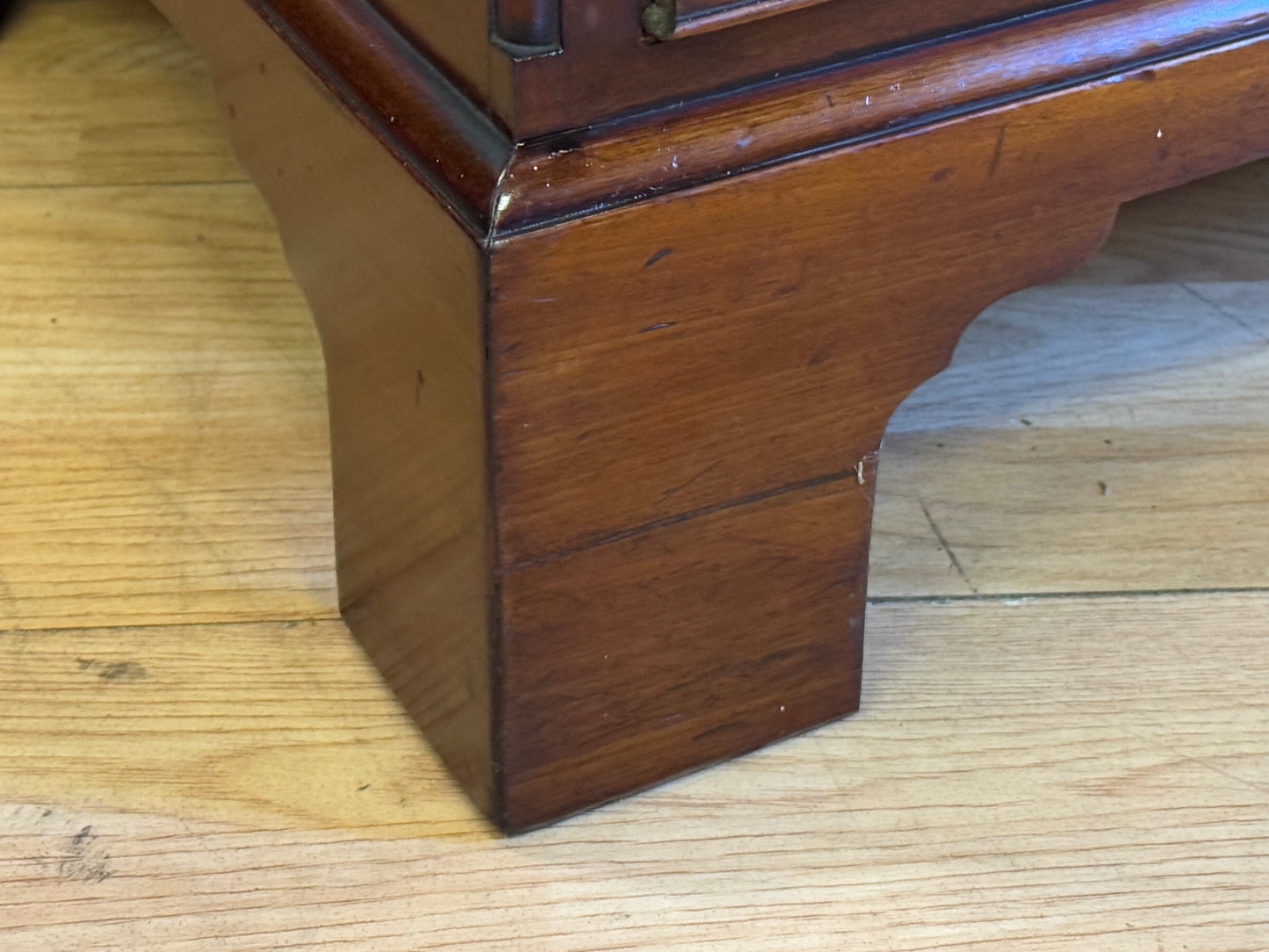 Small Georgian Mahogany Bachelors Drawers \Antique 18th Century Chest of Drawers