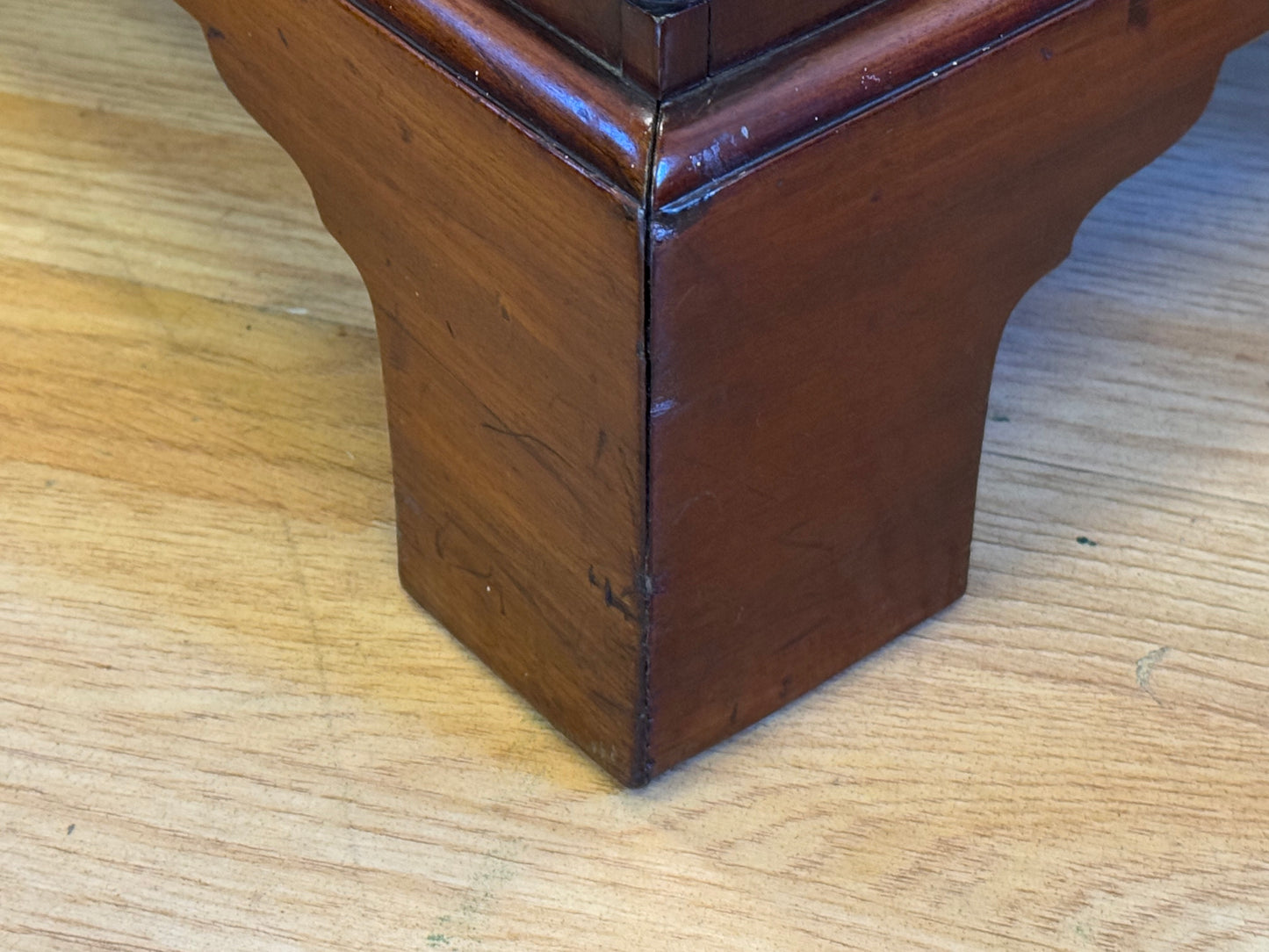 Small Georgian Mahogany Bachelors Drawers \Antique 18th Century Chest of Drawers