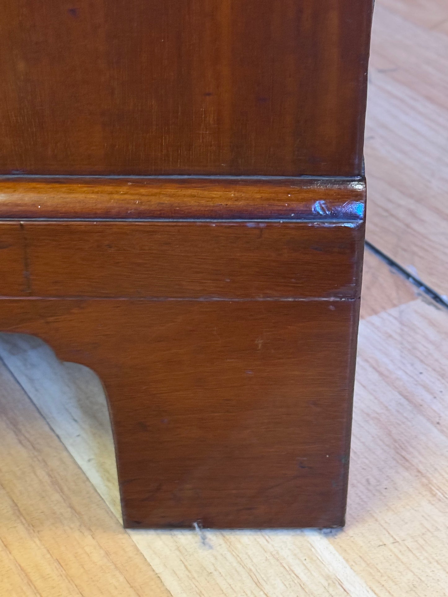 Small Georgian Mahogany Bachelors Drawers \Antique 18th Century Chest of Drawers