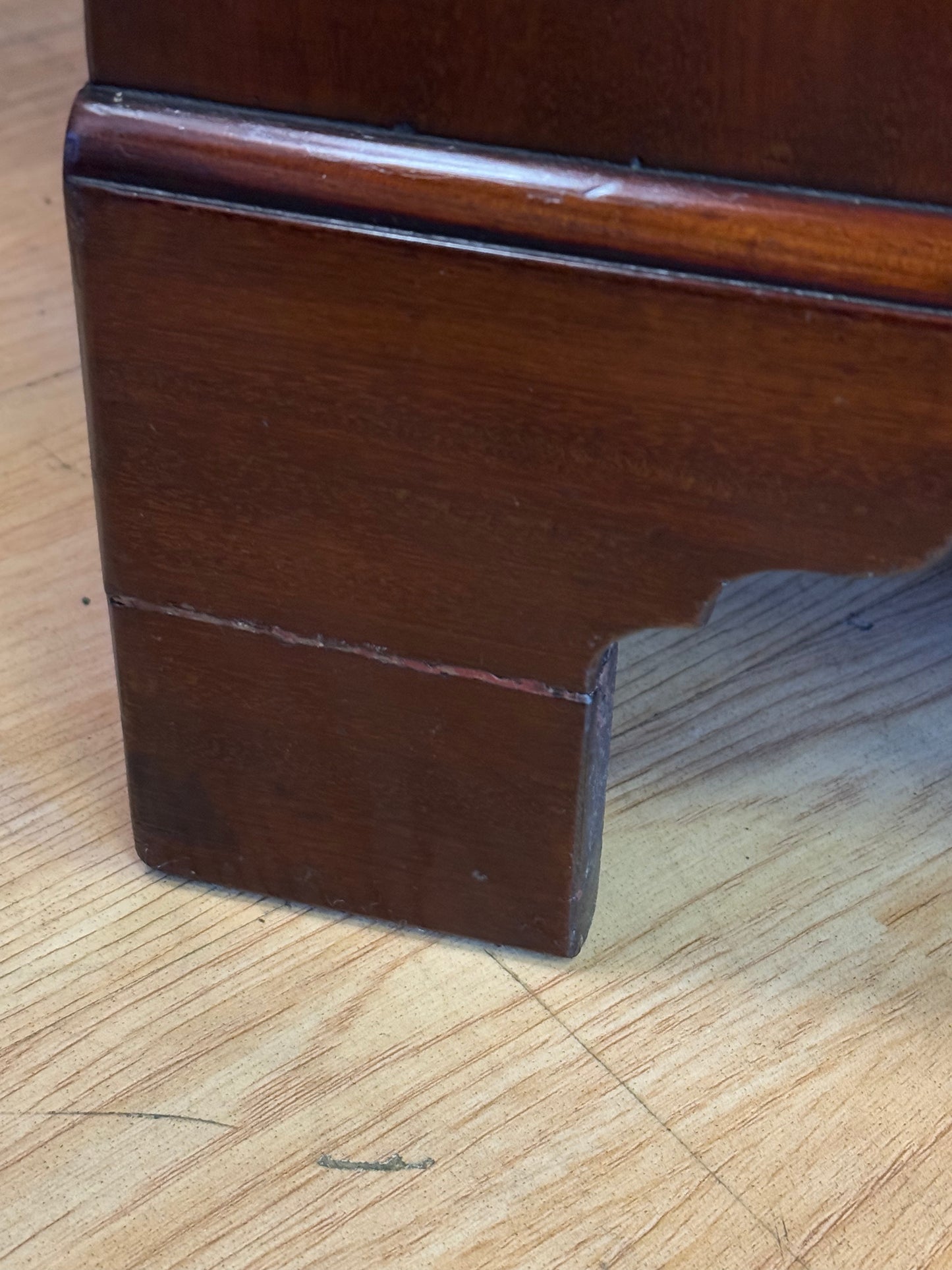 Small Georgian Mahogany Bachelors Drawers \Antique 18th Century Chest of Drawers