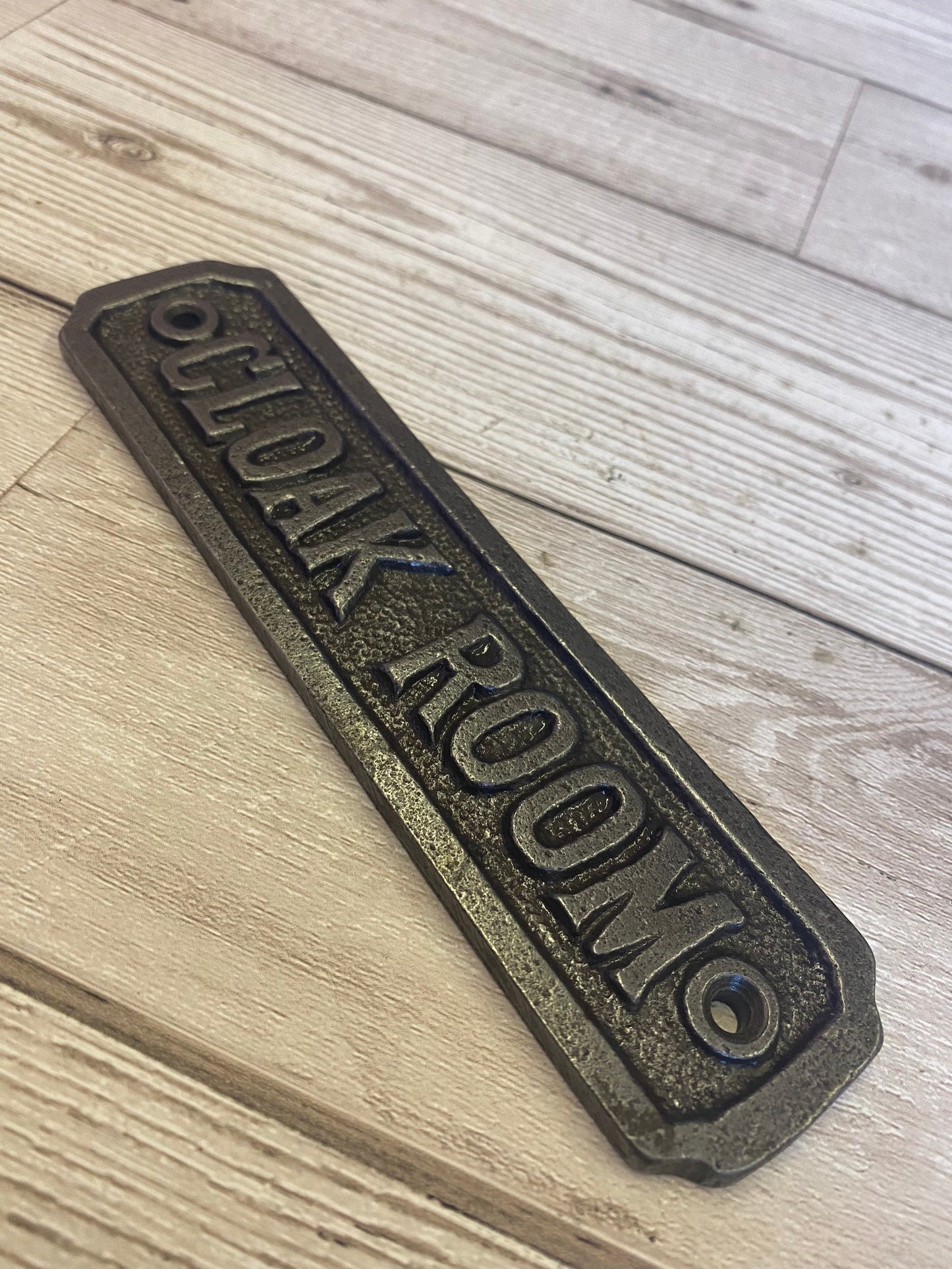 CLOAK ROOM, \\ Cast Iron Room Door Plaque \\ Wall Sign \\ vintage \\ retro \\ Industrial \\ Restaurant \\