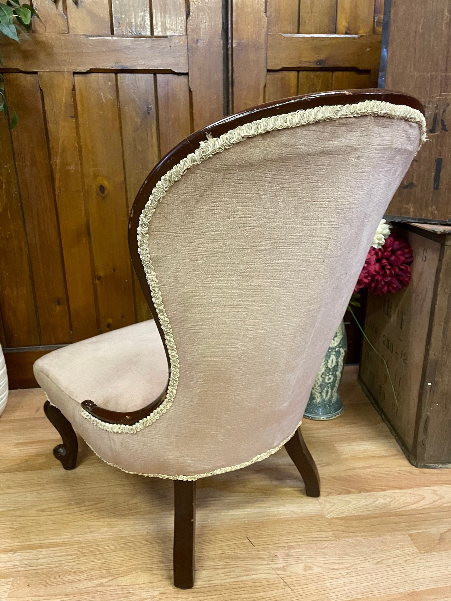 Vintage Button Back Nursing Chair \ Slipper Bedroom Chair