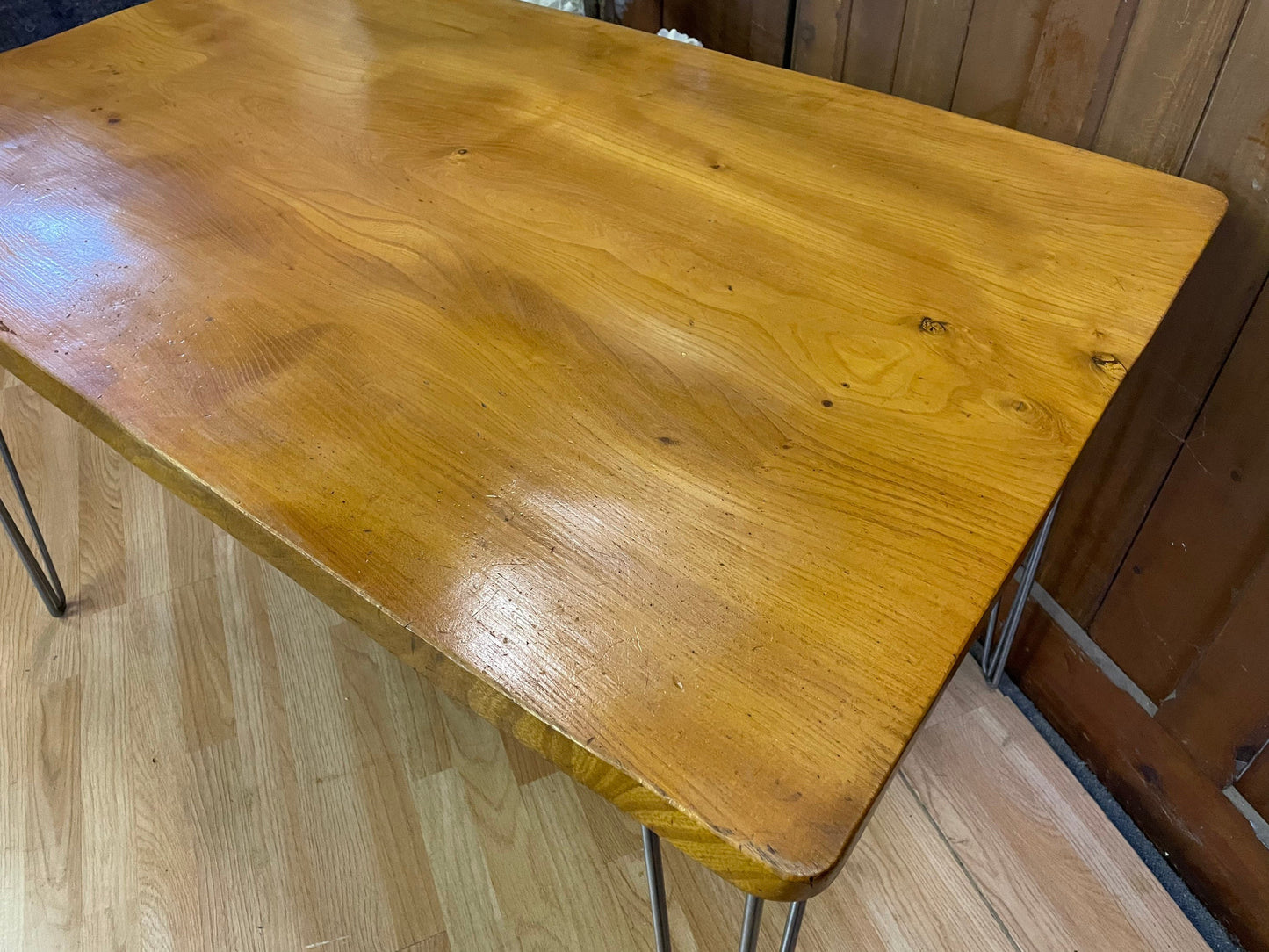 Rustic Elm Dining Table on Hairpin Legs \ Farmhouse Live Edge Kitchen Table \ Desk