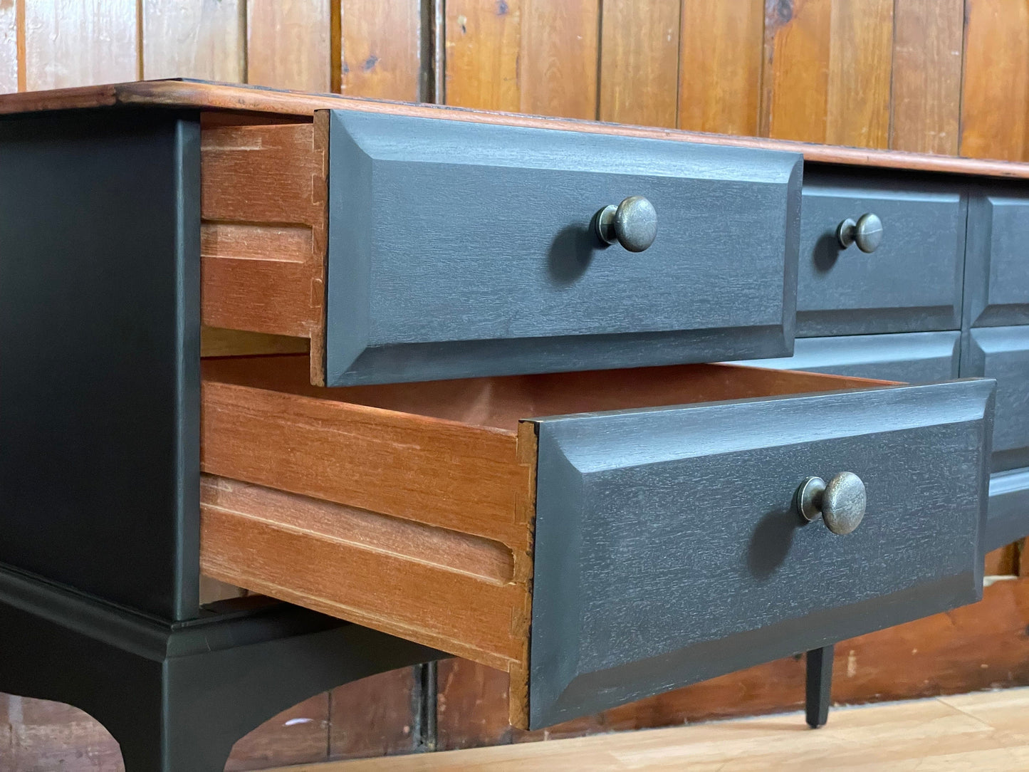 Vintage Stag Minstrel Sideboard \ Black Chest of Drawers \ Dressing Table