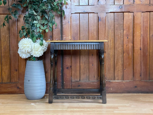 Very Pretty Solid Oak Occasional Side Table by Priory \ Entryway Hall Table