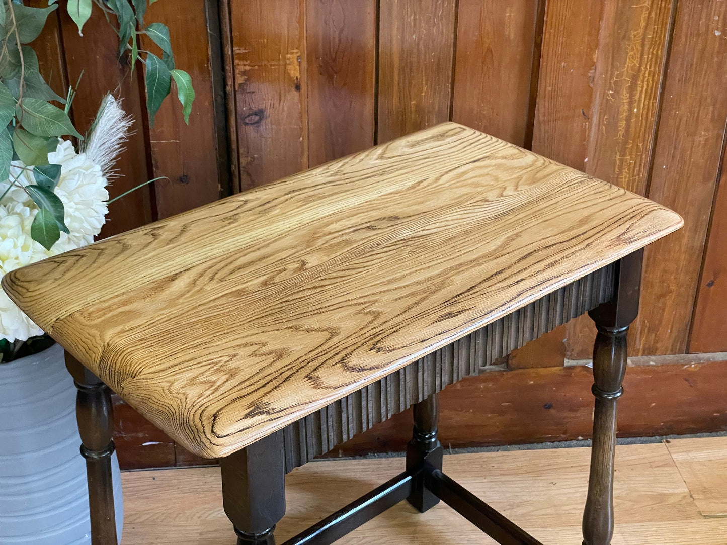 Very Pretty Solid Oak Occasional Side Table by Priory \ Entryway Hall Table