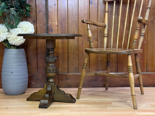 Very Pretty Old Charm Carved Wine Table \ Solid Oak Tudor Style Circular Side Table