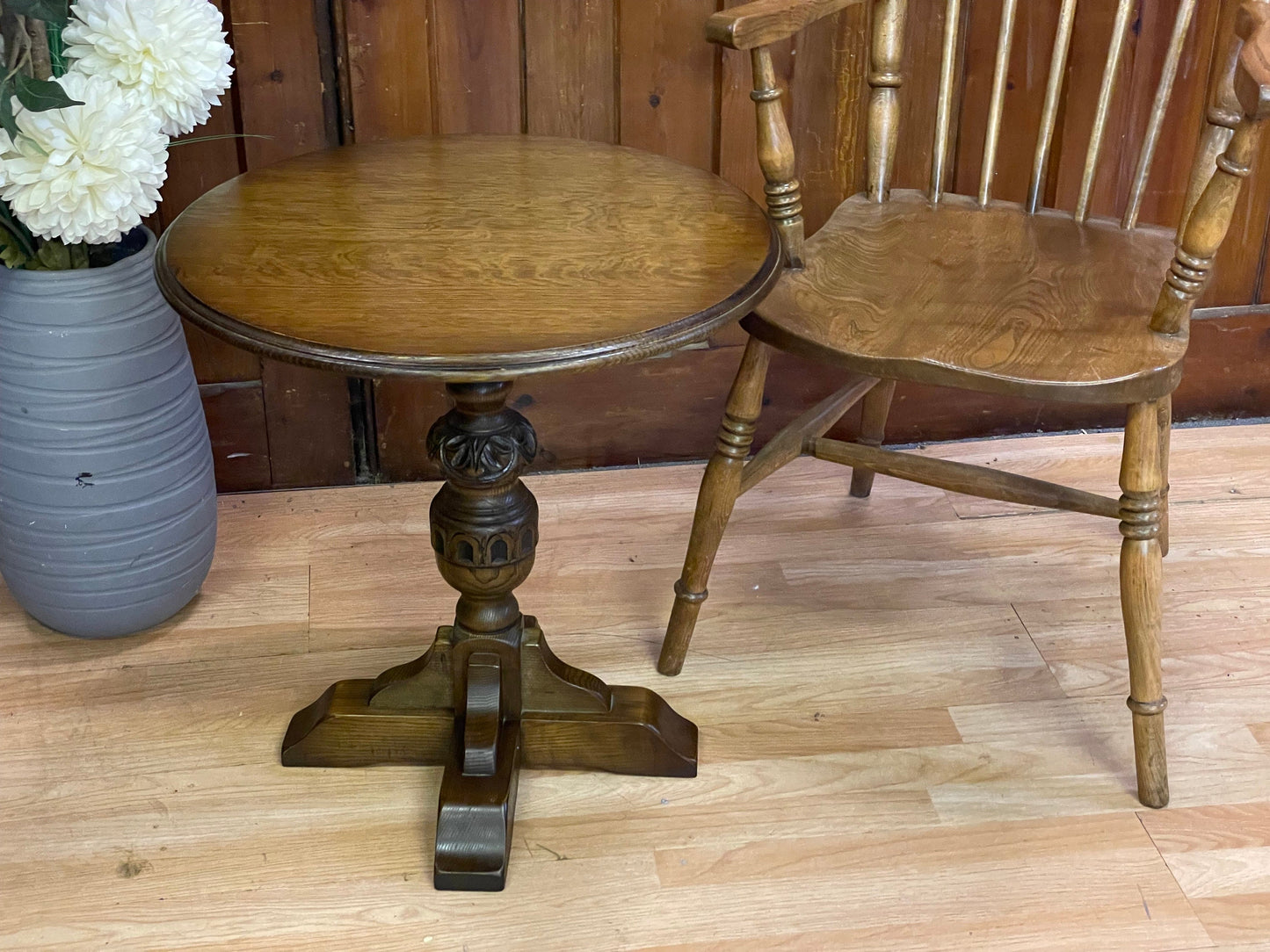 Very Pretty Old Charm Carved Wine Table \ Solid Oak Tudor Style Circular Side Table