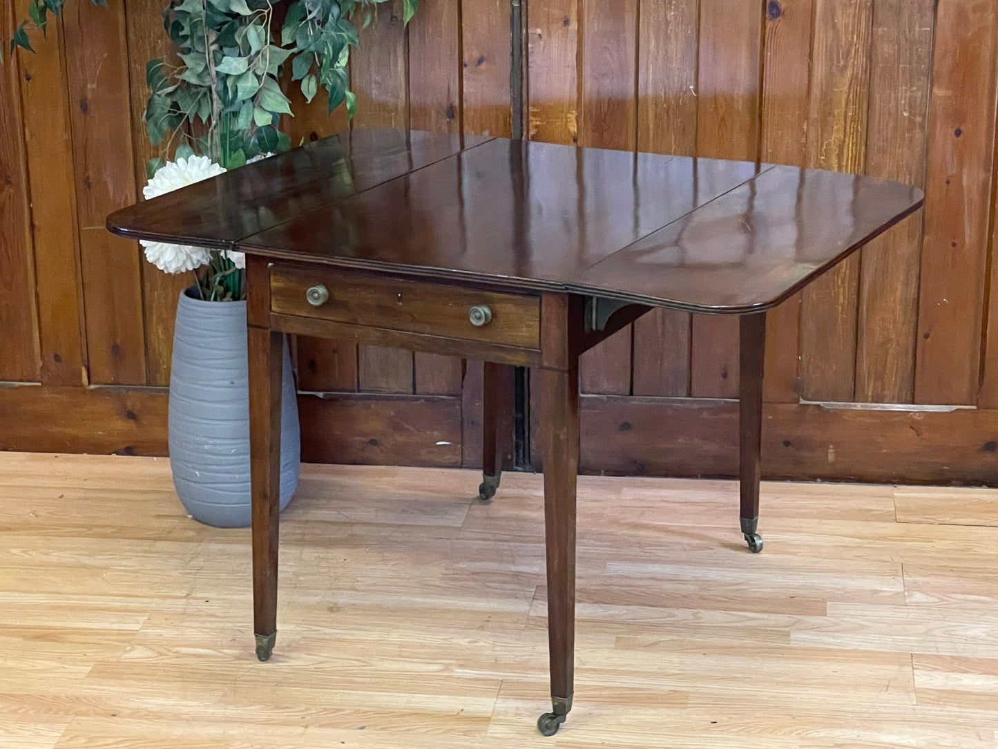 Antique Mahogany Pembroke Table \ Sideboard Tea Table \ Drop Leaf Extending Table \