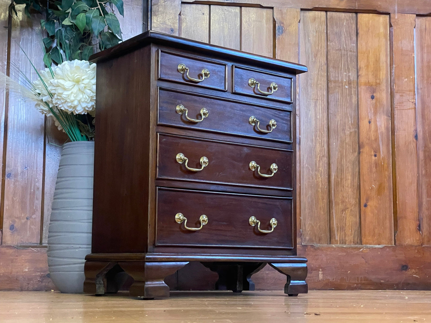 Vintage Mahogany Bedside Cabinet \ Small Lamp Table \ Nightstand Drawers