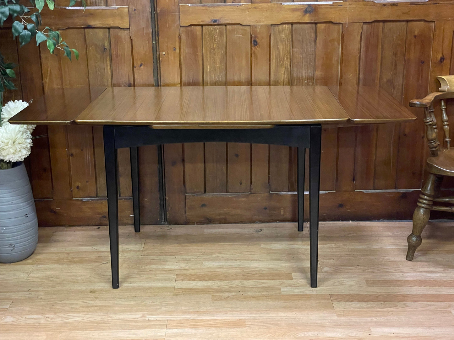 Mid Century Teak Extending Dining Table \ Retro Danish Style Draw Leaf Table