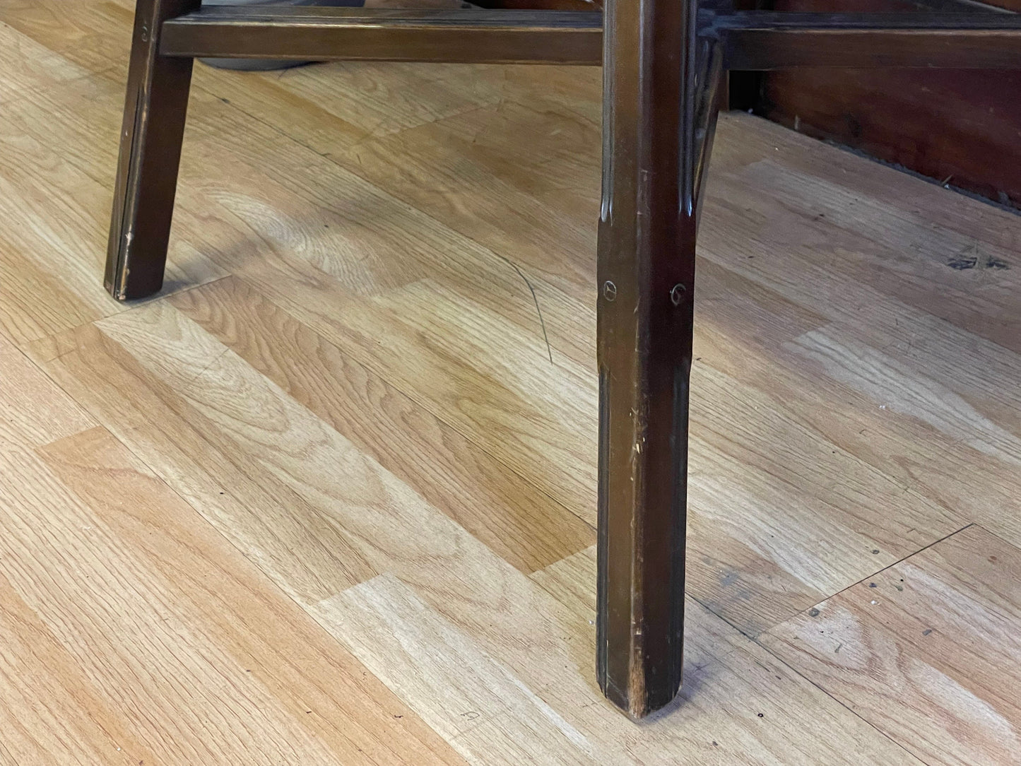 Retro Ercol Round Drop Leaf Table \ Elm Extending Dining Table \ Model 377