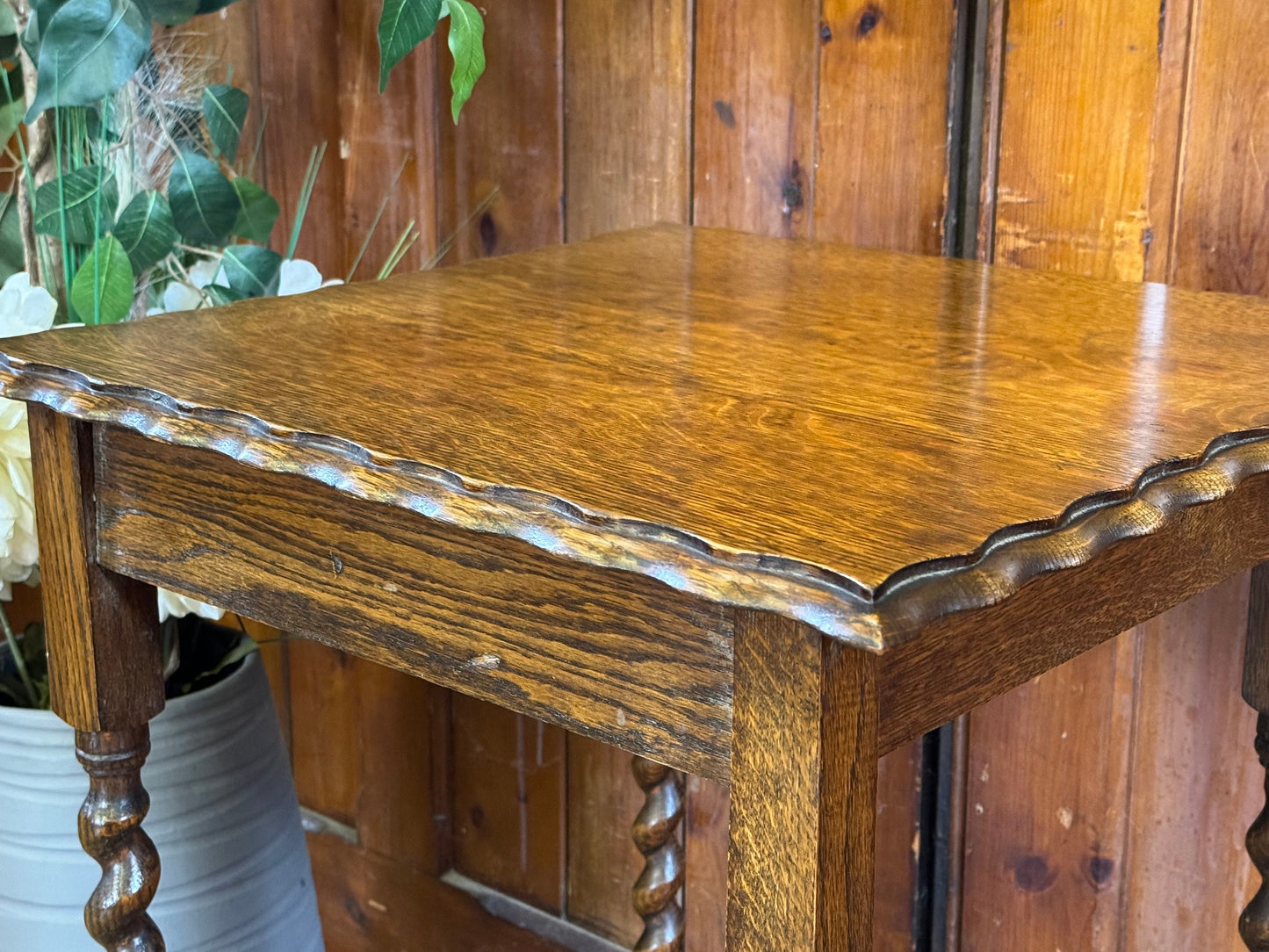 Very Pretty 1920’s Antique Oak Occasional Side Table \ Entry Way Hall Table